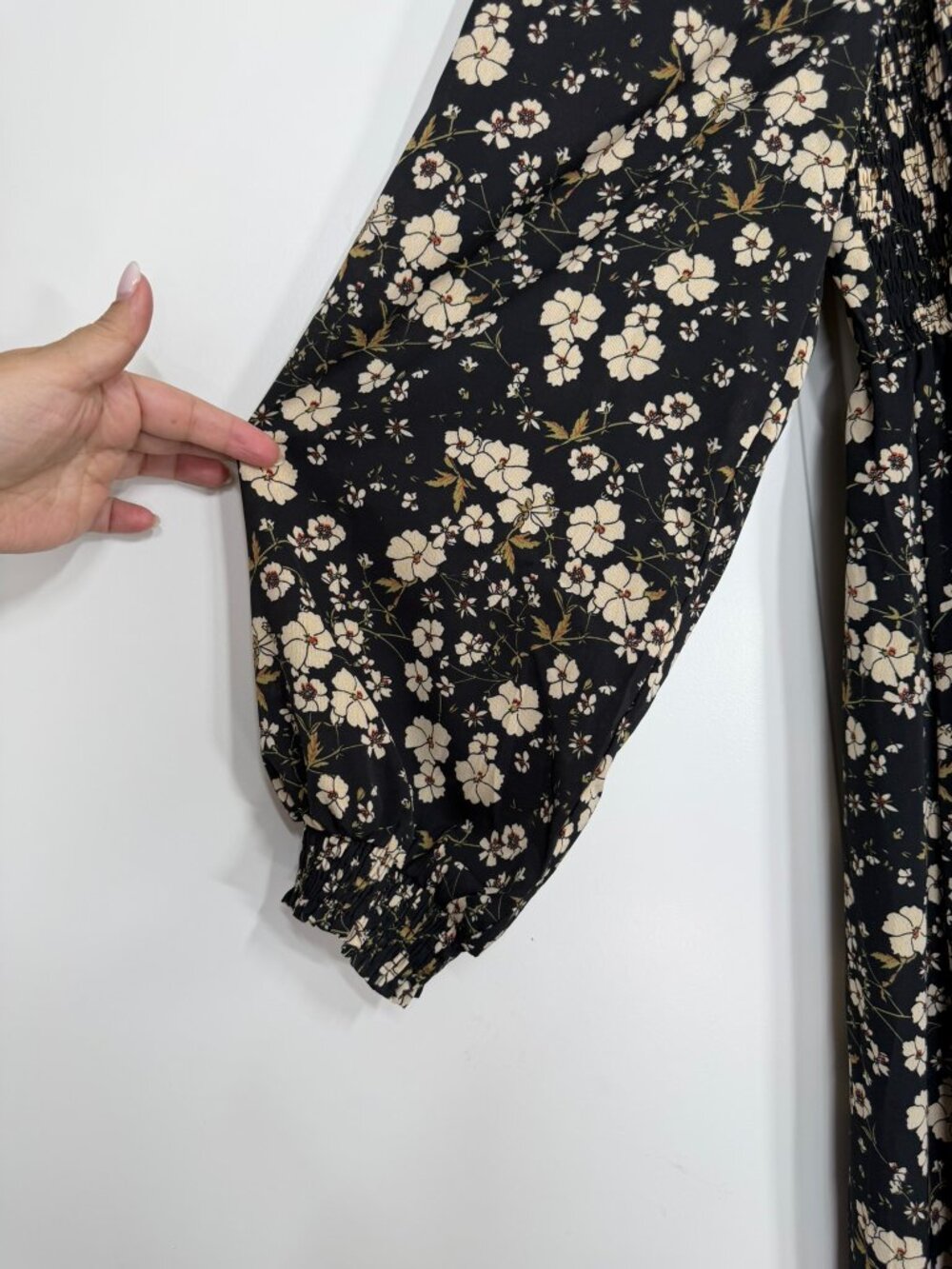 Hayden Los Angeles Black Floral Smocked Midi Dress Size M - Picture 6 of 11